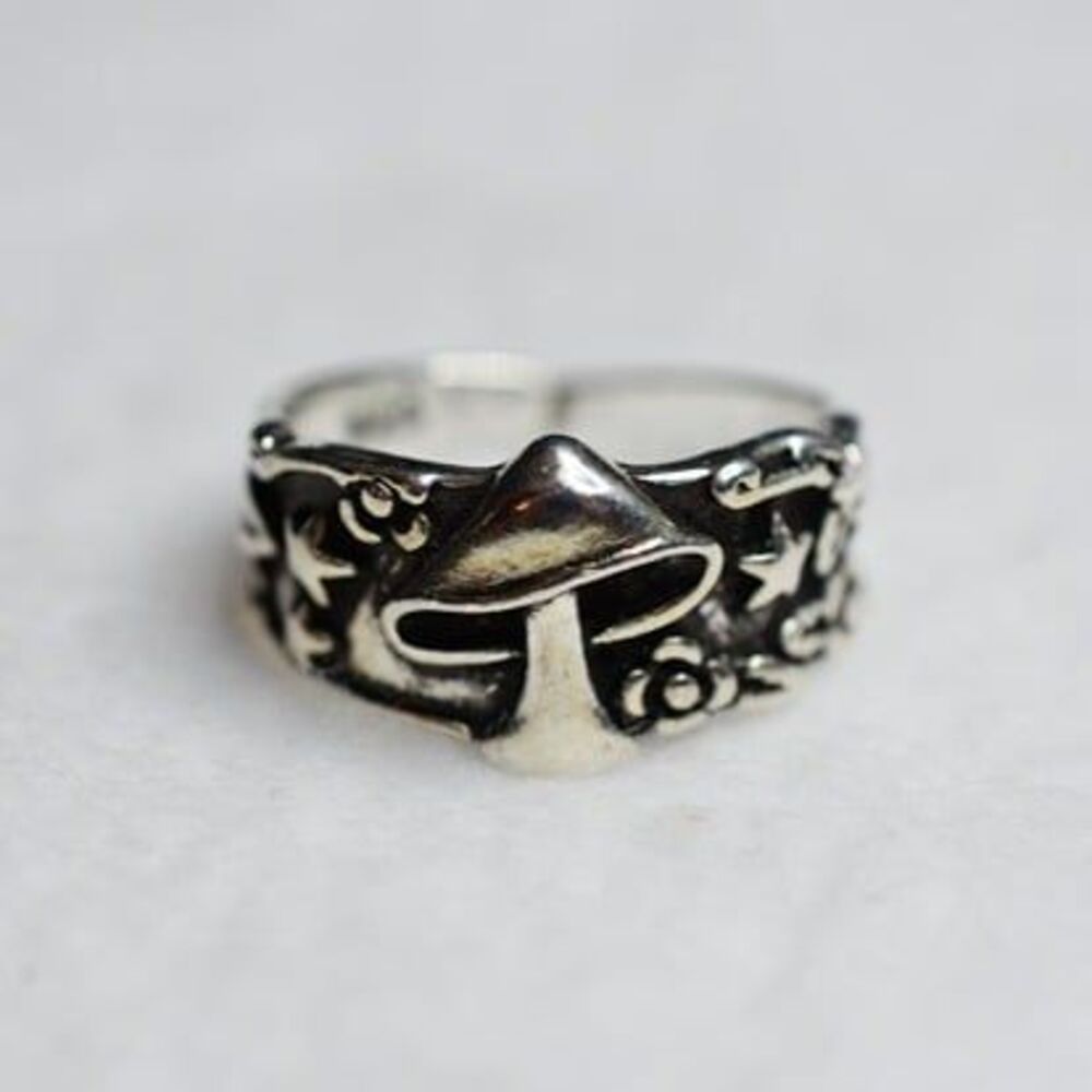 NWOT Unique .925 Mushroom Stars Fairy Magic Cottagecore Cuff Sz 5-8 Adj. Ring - Picture 2 of 3